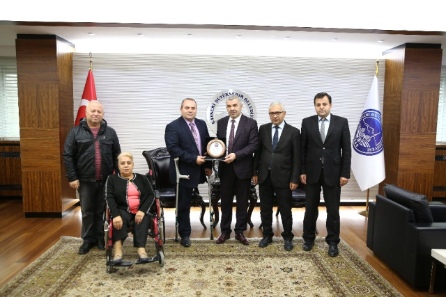 Anadolu Sakatlar Derneği Genel Merkezi Başkan Çelik’i Ziyaret Ederek Destekleri Nedeniyle Teşekkür…