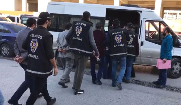 Bir Kola ve Kahveye 30 Bin Lira İstediler; Ödemeyince Dövüp Senet İmzalattılar