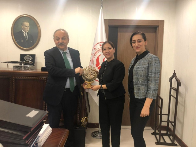 Yüksekovalı Kadınlardan Aile, Çalışma ve Sosyal Hizmetler Bakan Yardımcısı Erdem’e Ziyaret