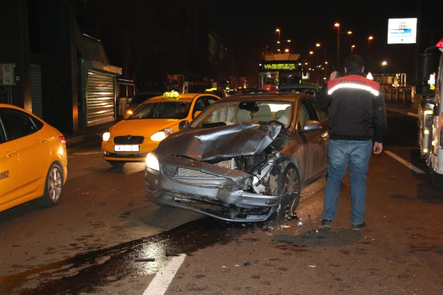 Başkent’te Zincirleme Trafik Kazası: 2 Yaralı
