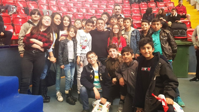 Minik Halterciler ‘Dev Adam’ ile Buluştu