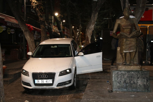 Otomobili Merdivende Asılı Kalan Alkollü Sürücü: ‘Oraya Park Etmiştim’