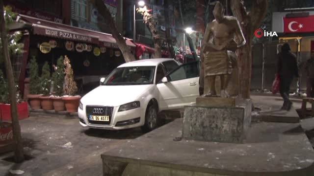 Otomobili Merdivende Asılı Kalan Alkollü Sürücü: ‘Şoförüm Arabayı Bırakıp Çekip Gitmiş’