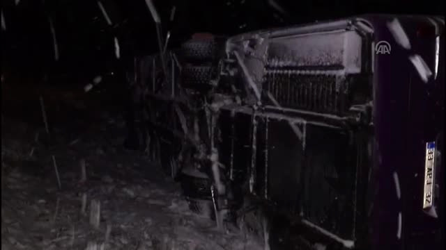 Şereflikoçhisar İlçesinde Yolcu Otobüsü Devrildi