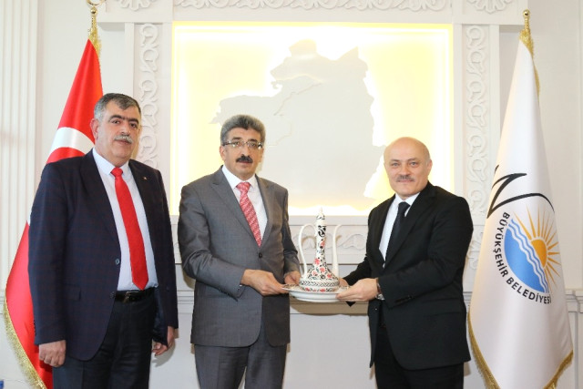 Hizmet-İş Sendikası Genel Başkan Yardımcısı Öz’den Vali Bilmez’e Ziyaret