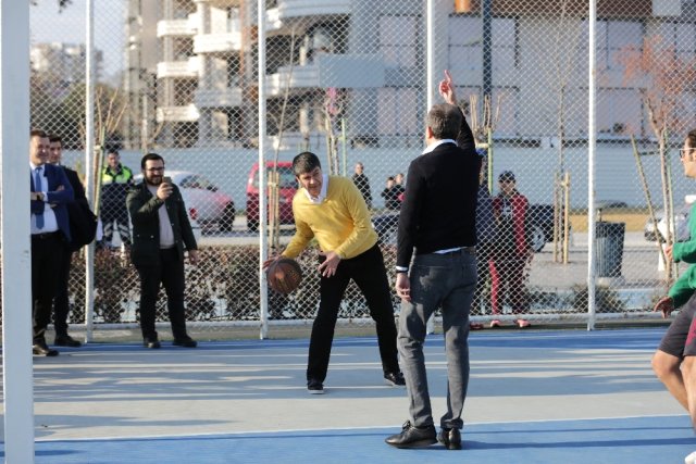 AK Parti Genel Başkan Yardımcısı Çelik ve Başkan Türel’in Gençlerle Basketbol Keyfi