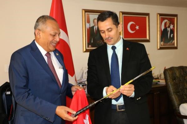 Malezya’nın Ankara Büyükelçisi Wahab’dan Murat Özmekik’e Ziyaret