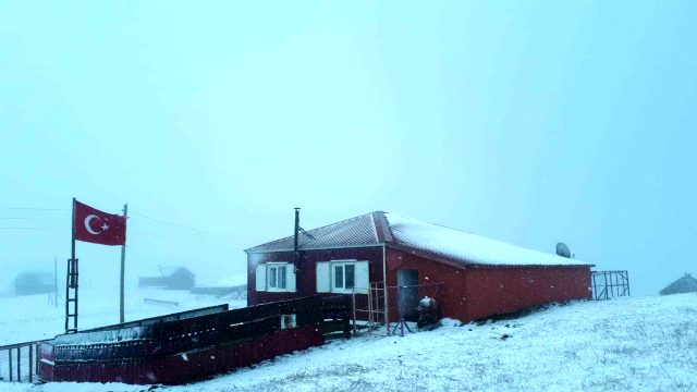 Yılın ilk karı, Trabzon ve Gümüşhane’deki yaylalara düştü