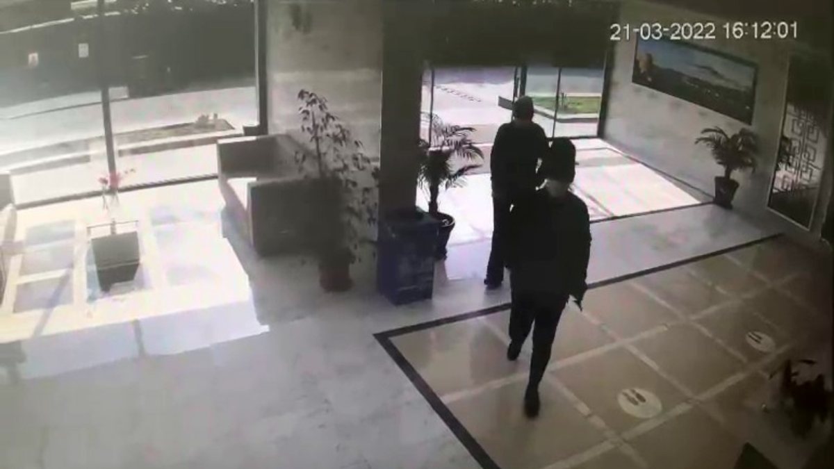Kağıthane’de rezidanslara dadanan maskeli kadın hırsızlar yakalandı