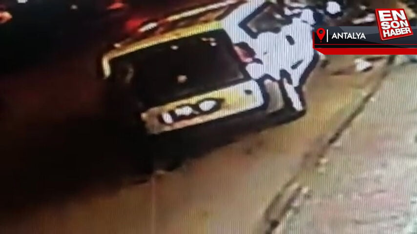 Antalya’da kaza yapan alkollü sürücü aracın arkasına geçip tuvaletini yaptı