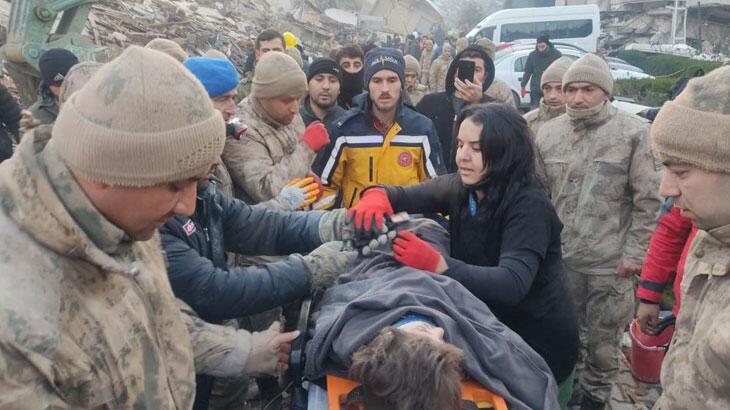 Deprem bölgesinde zamanla yarış! 51 saat sonra 5 yaşındaki kız çocuğu sağ kurtarıldı