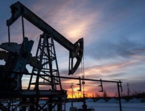 Petrol fiyatlarında düşüş sürat kesmiyor