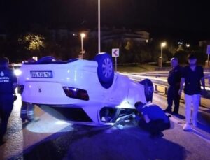 Ümraniye’de denetimden çıkan araba takla attı