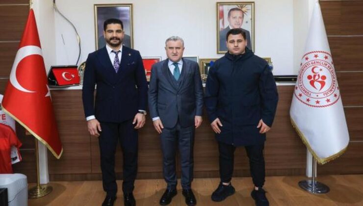 Türk güreşinin iki efsanesinden Bakan Bak’a ziyaret