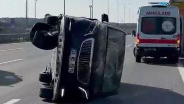 Korkutan kazada minibüs yan yattı! Fenerbahçeli yıldızın eşi de içindeydi