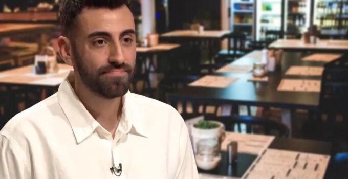 Ünlü şef birinci ısırıkta kabusu yaşadı! Apar topar hastaneye kaldırdılar