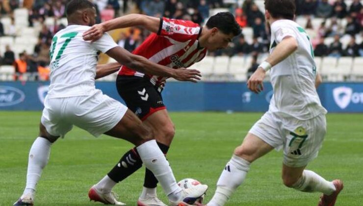 Play-off hedefleyen ekibe konutunda darbe! 4 gollü maçı kazanıp tepeden kopmadılar