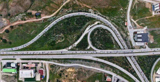 Tatilciler erken dönüşe geçti, 43 ilin ilişki noktası kilitlendi: Son durum havadan görüntülendi