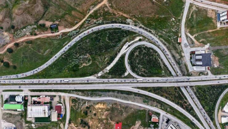 Tatilciler erken dönüşe geçti, 43 ilin ilişki noktası kilitlendi: Son durum havadan görüntülendi