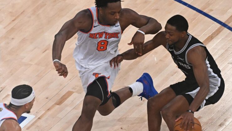 New York Knicks San Antonio Spurs karşısında 29 sayı geriden gelerek kazandı!